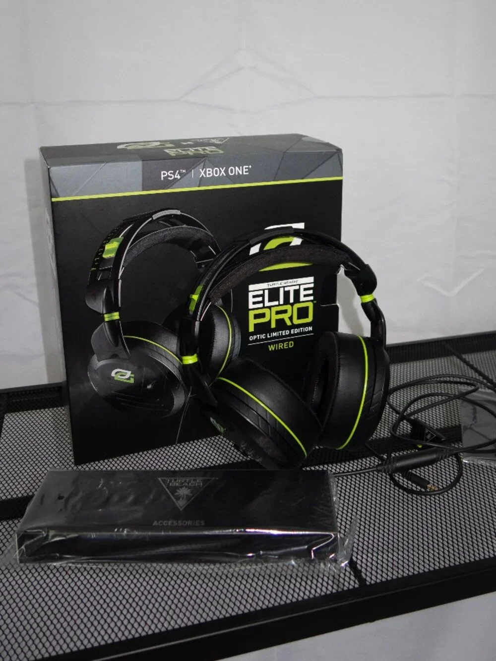 Collectible 2017 OpTic x Turtle Beach Elite Pro Wired Headset